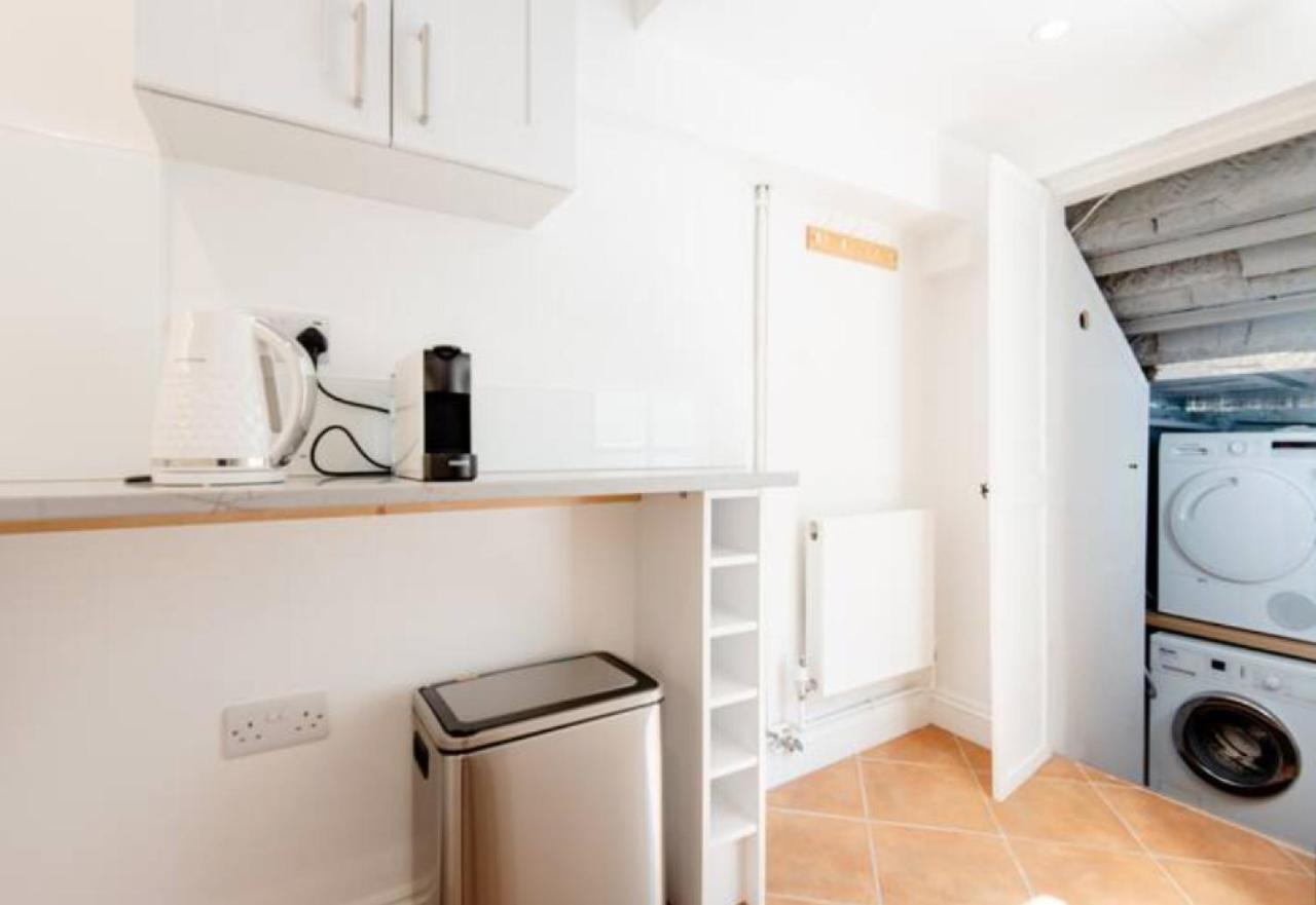 Well-Positioned Studio Flat London Exteriör bild